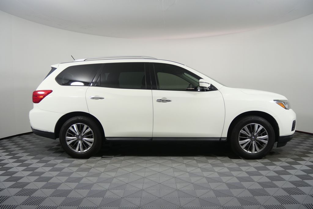 Thumbnail: 2018 Nissan Pathfinder - 2