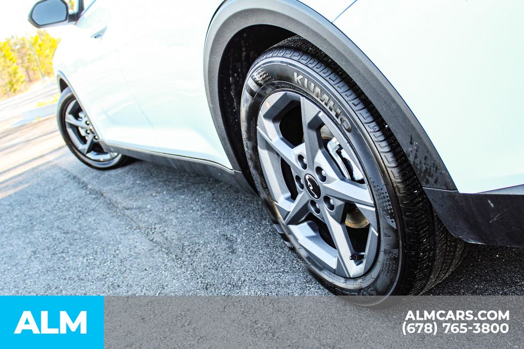 Used 2025 White Kia LXS image 15