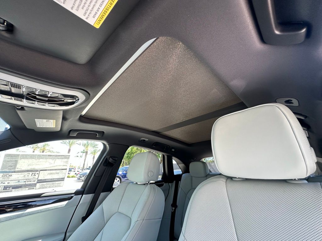 Thumbnail: 2026 Porsche Macan - 23