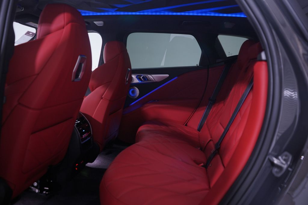 2025 BMW XM  10