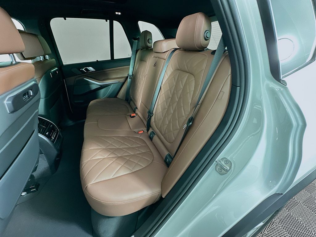 Thumbnail: 2026 BMW X5 - 17