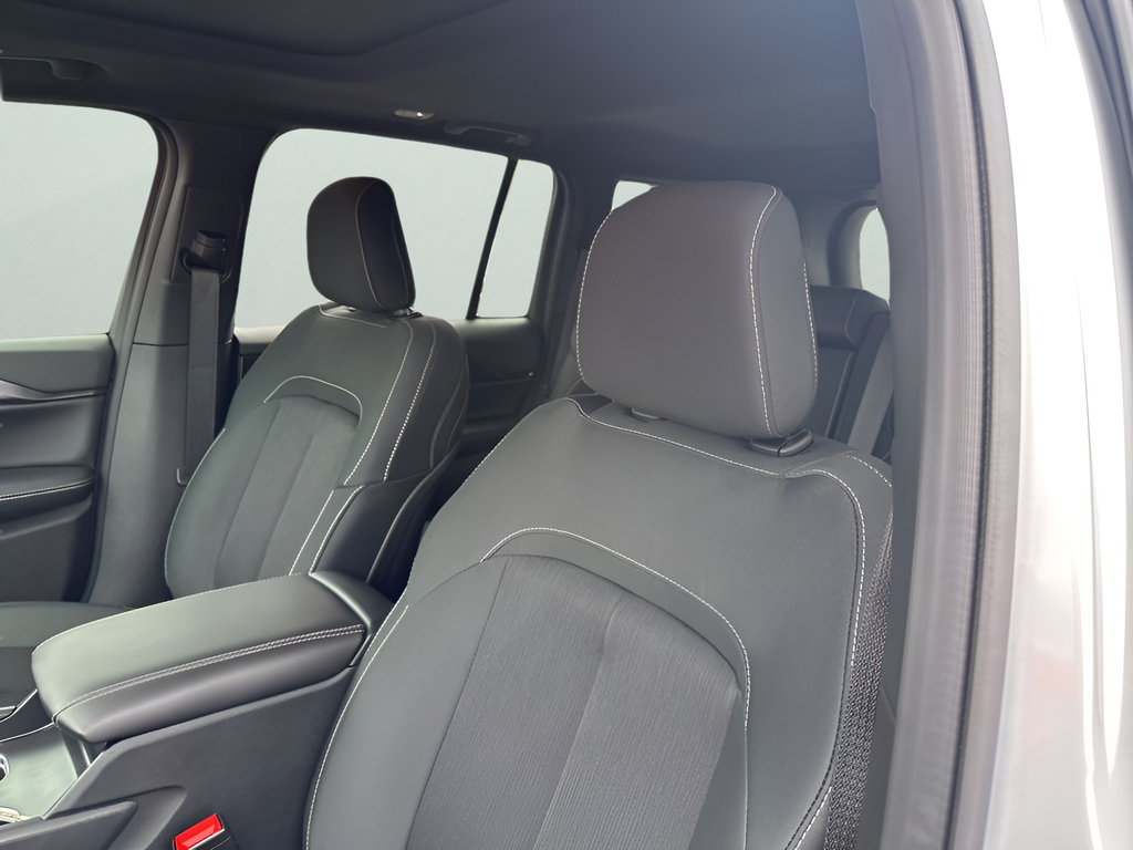 New Car 2025 Jeep Grand Cherokee  Laredo X For Sale Under $40,000 In Austin, Texas