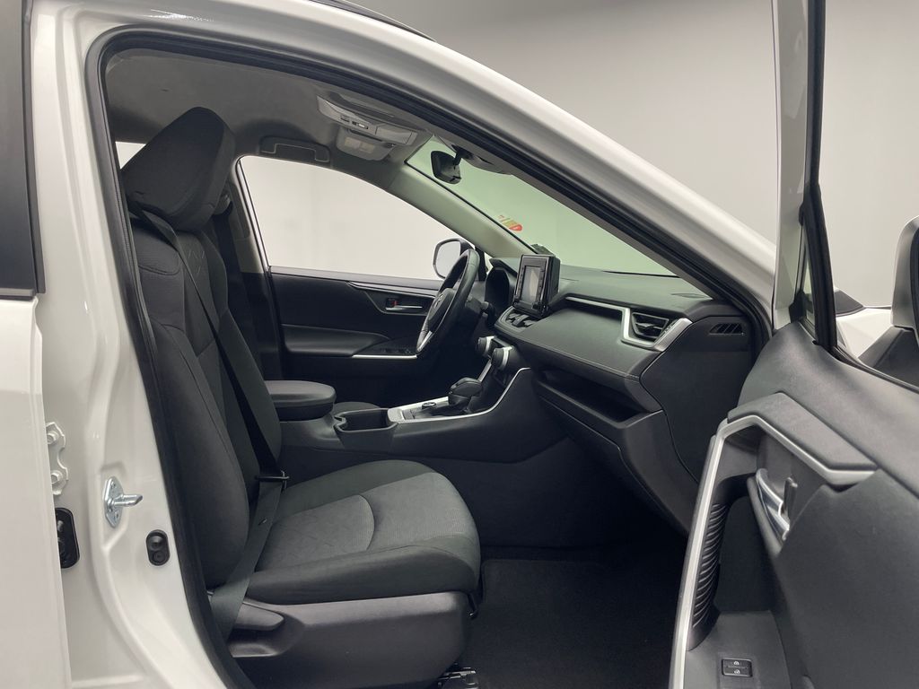 Thumbnail: 2022 Toyota RAV4 - 17