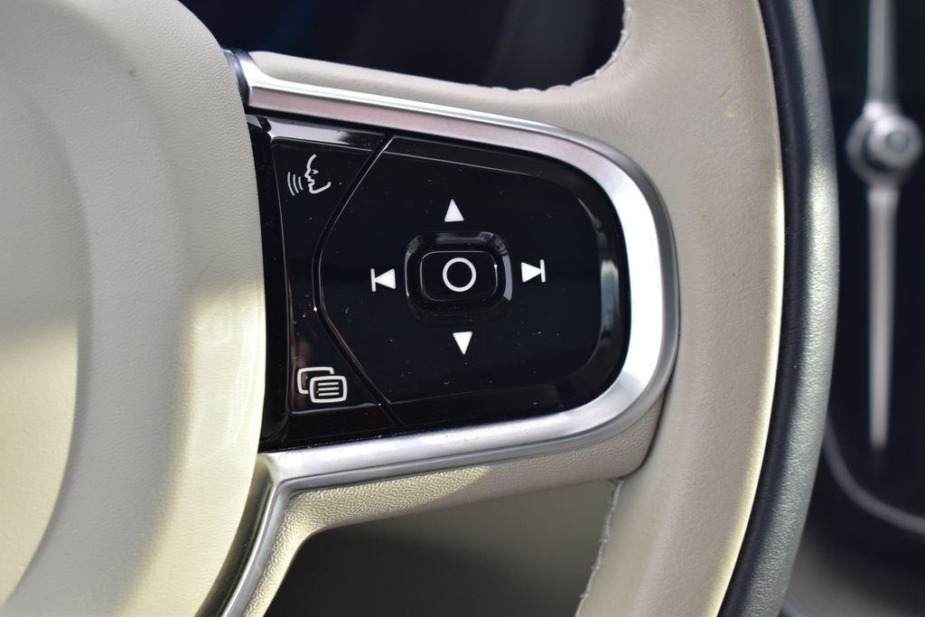 Thumbnail: 2023 Volvo XC60 - 16