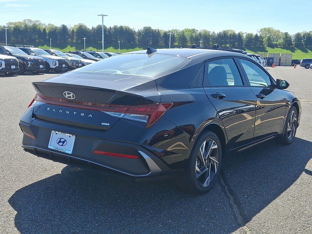 2025 Hyundai Elantra Sport 4
