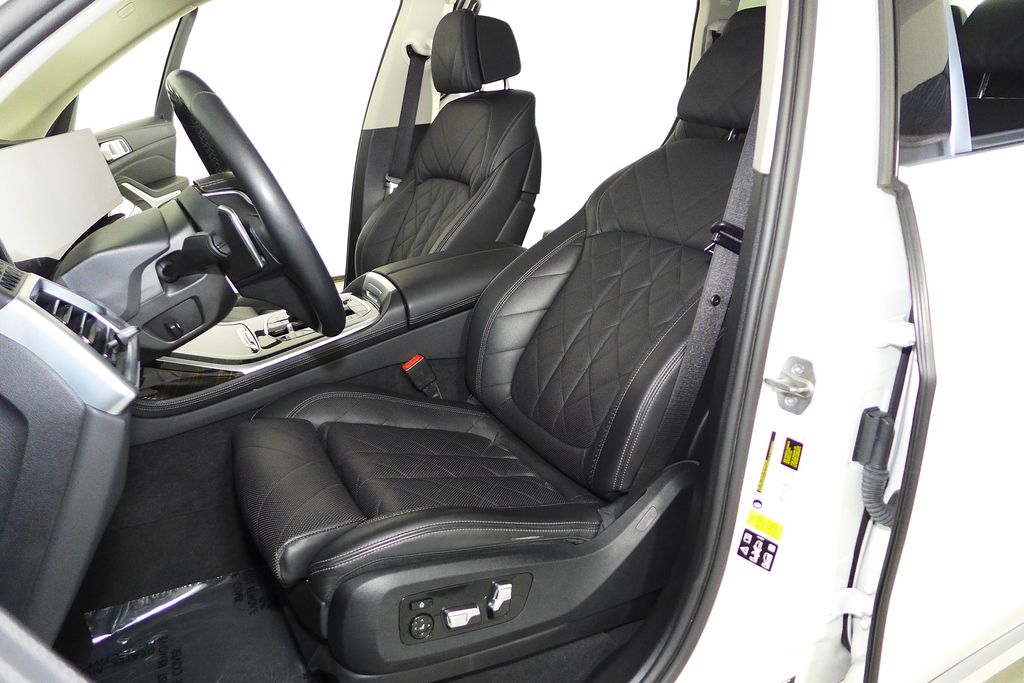 Thumbnail: 2024 BMW X7 - 22