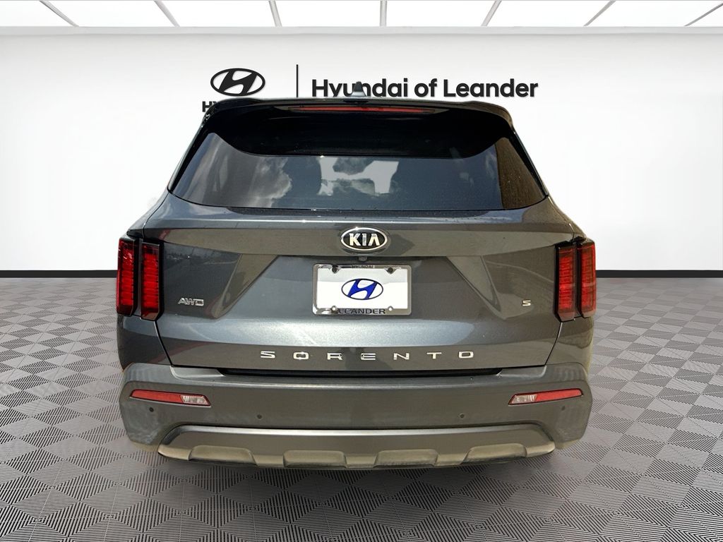 2021 Kia Sorento S 4