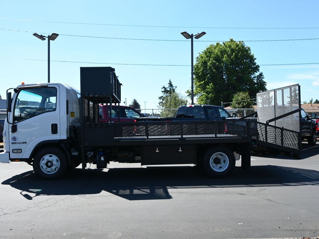 2024 Isuzu NPR HD 
