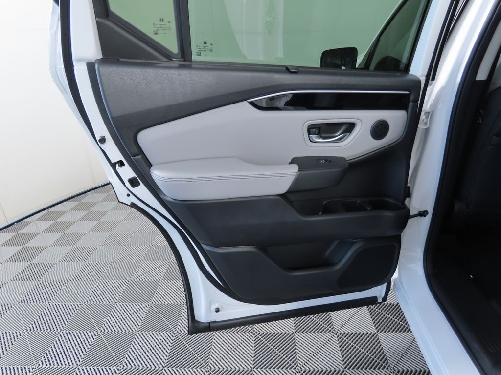 2025 Honda Pilot Touring 29