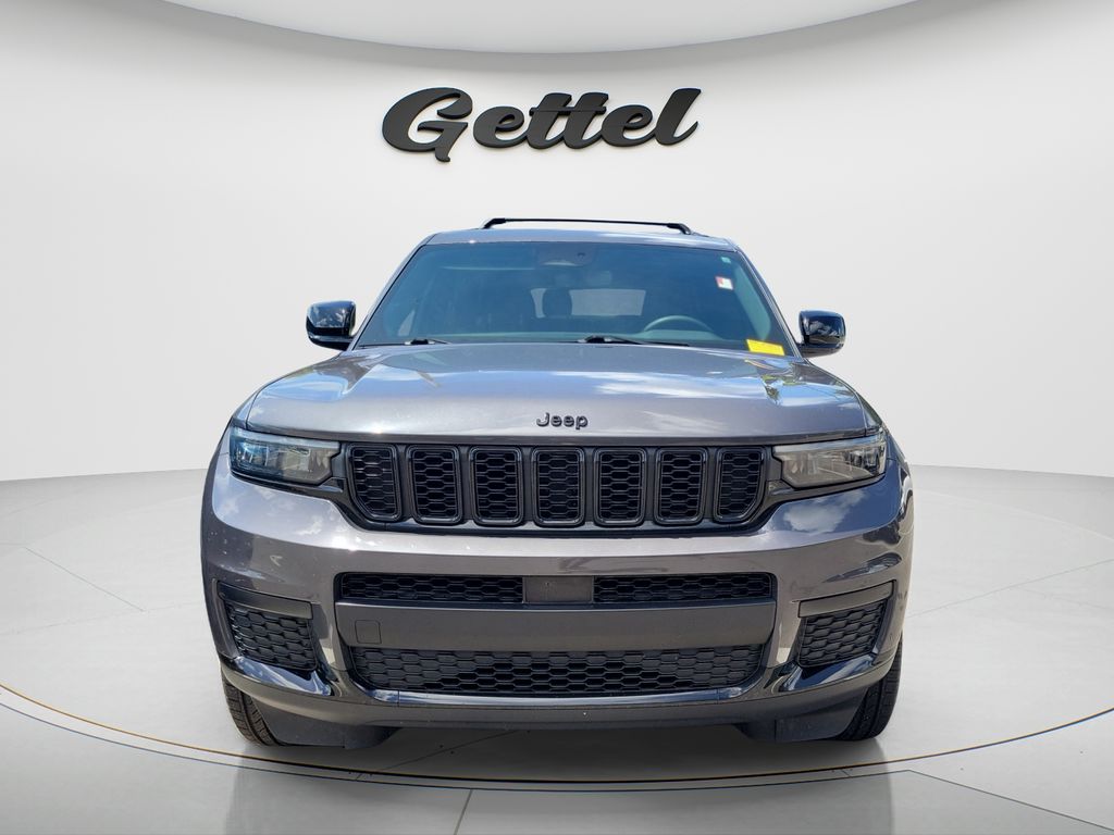Used 2023 Gray Jeep Altitude image 3