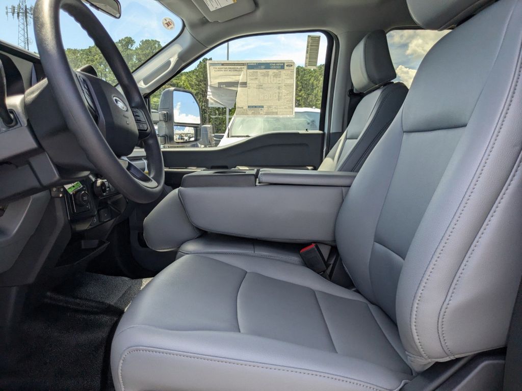 2025 Ford F-550 Super Duty 