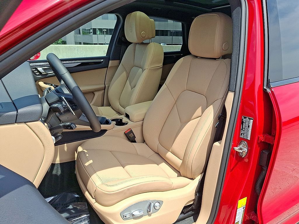 Thumbnail: 2025 Porsche Macan - 16