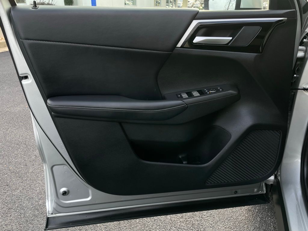 Thumbnail: 2024 Mitsubishi Outlander - 24