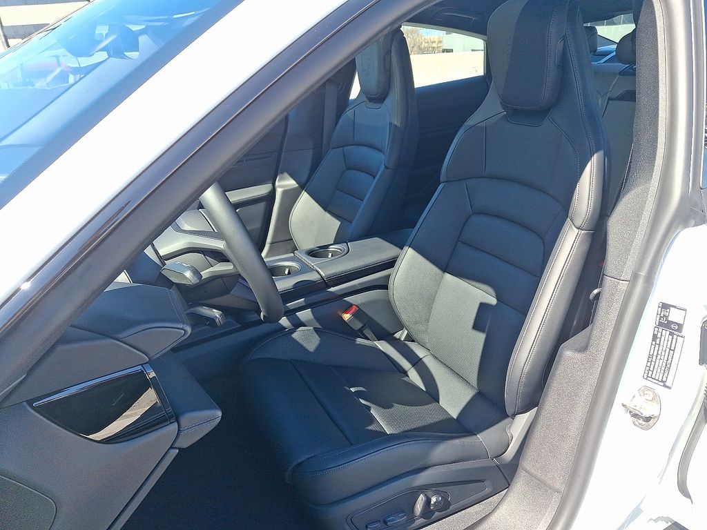 Thumbnail: 2026 Porsche Taycan - 5