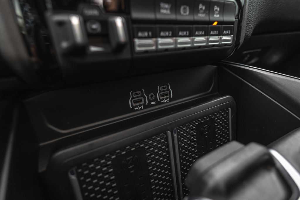 2025 Ram 3500 Laramie thumbnail 20