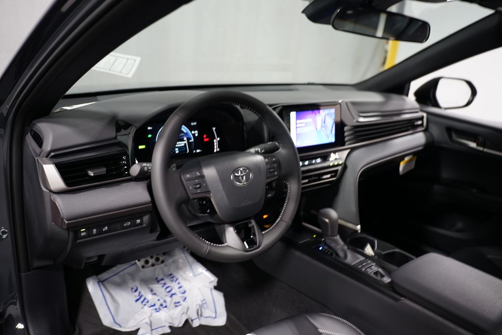 2025 Toyota Camry SE 11