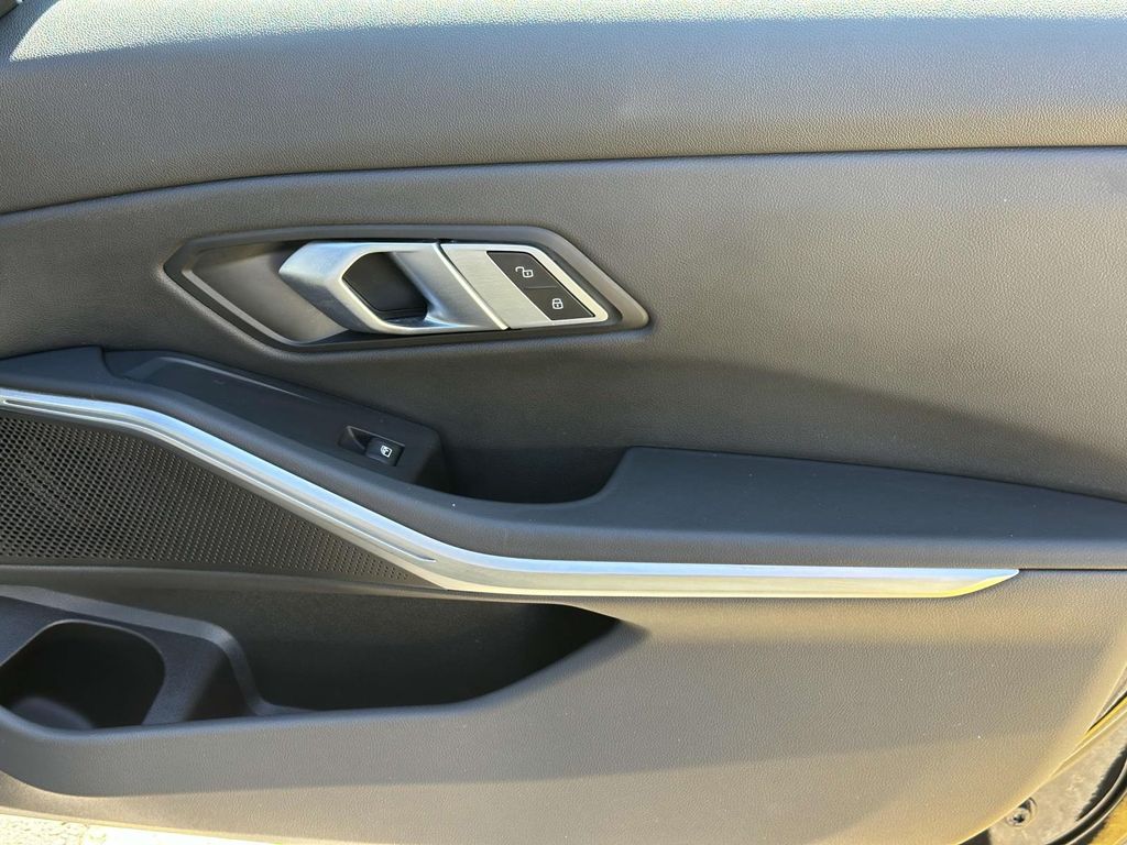 2022 BMW 3 Series 330i xDrive 21
