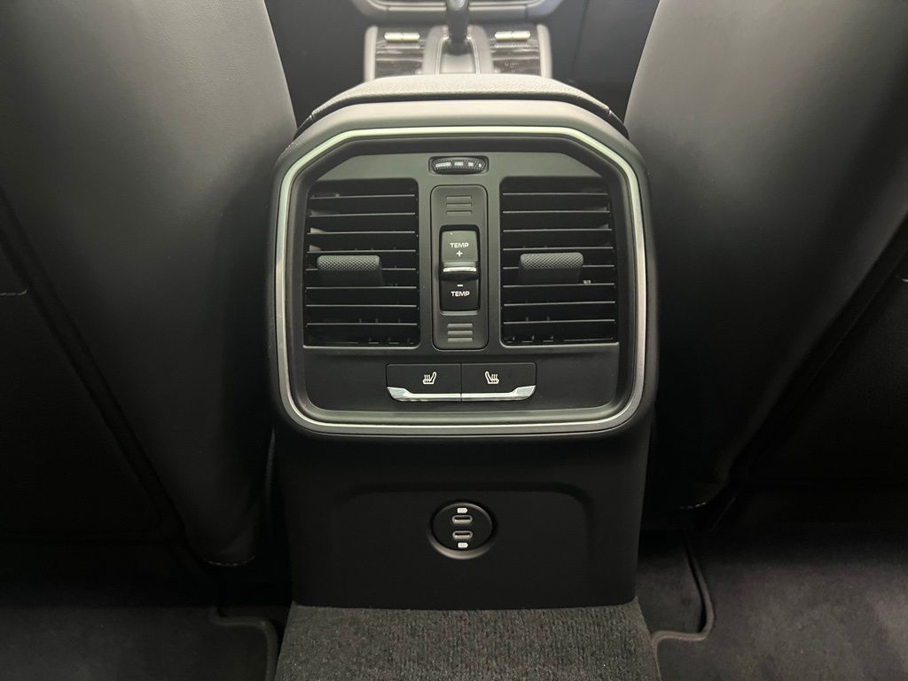 Thumbnail: 2024 Porsche Macan - 17