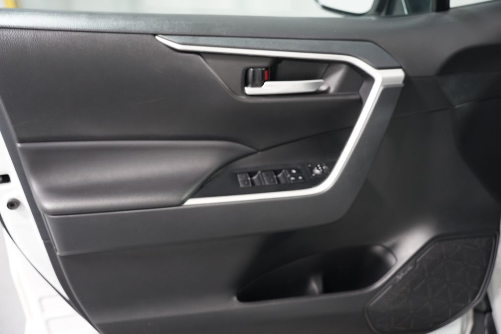 2023 Toyota RAV4 XLE 30