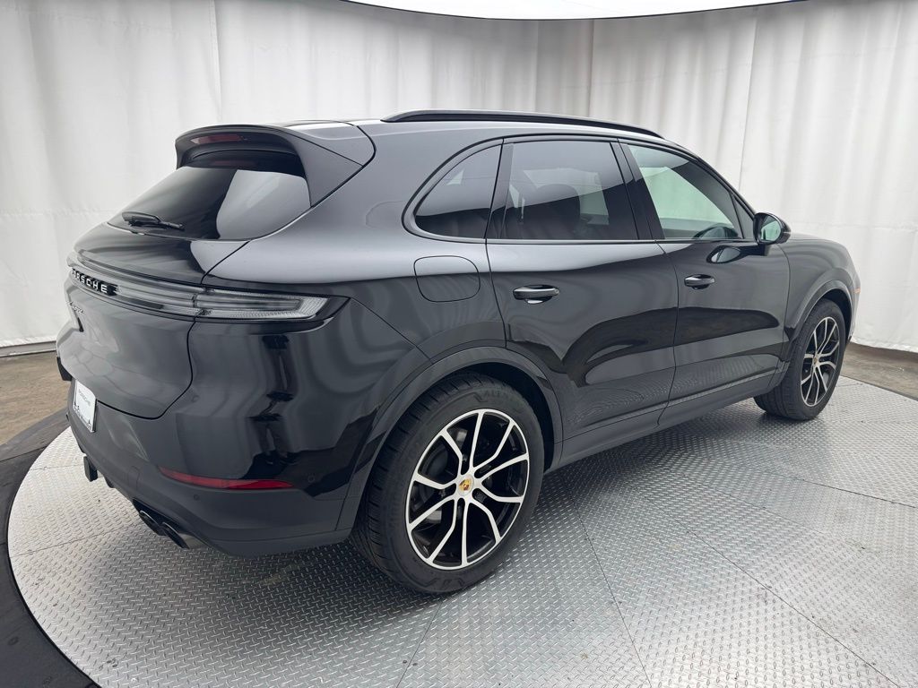 Thumbnail: 2024 Porsche Cayenne - 16