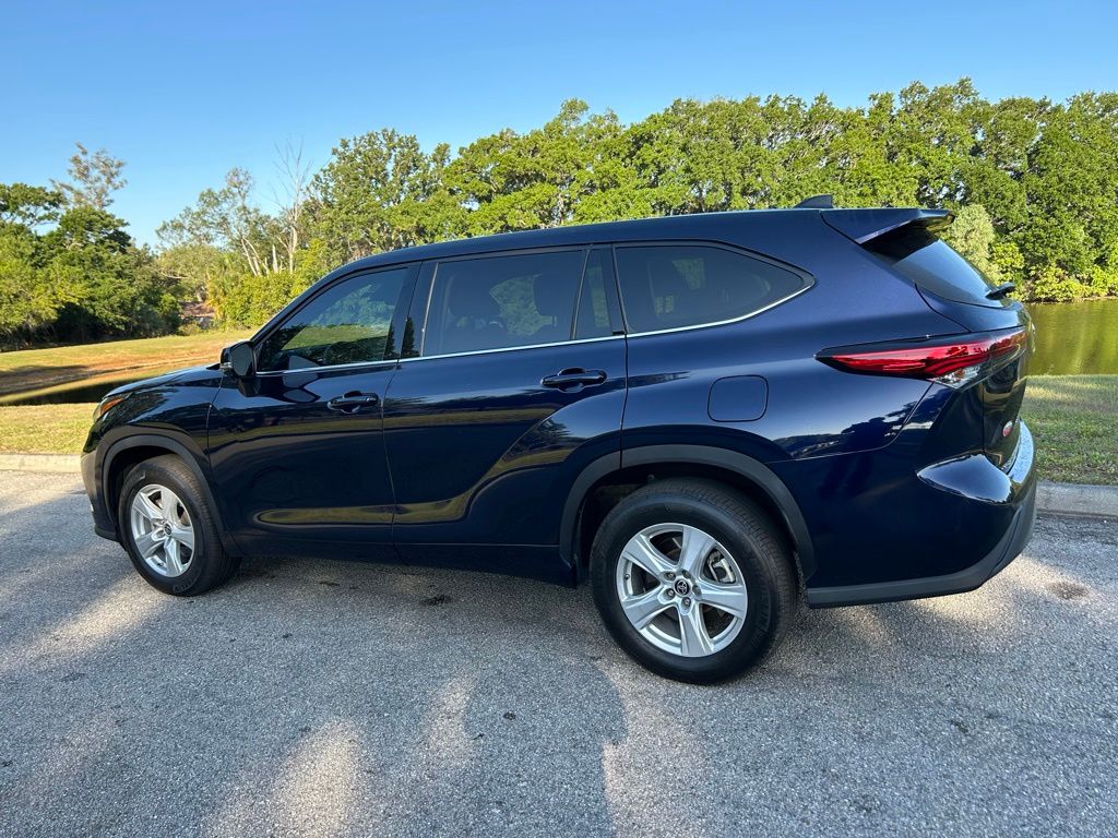 Thumbnail: 2022 Toyota Highlander - 3