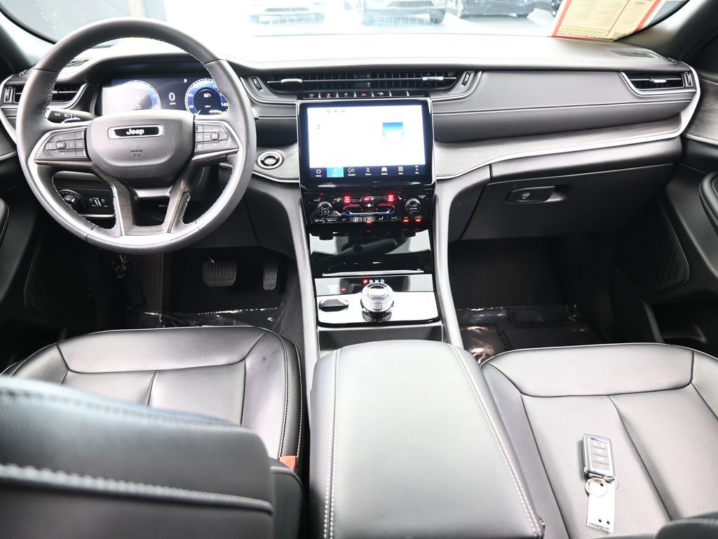 Used 2024 Midnight Sky Jeep Limited image 38