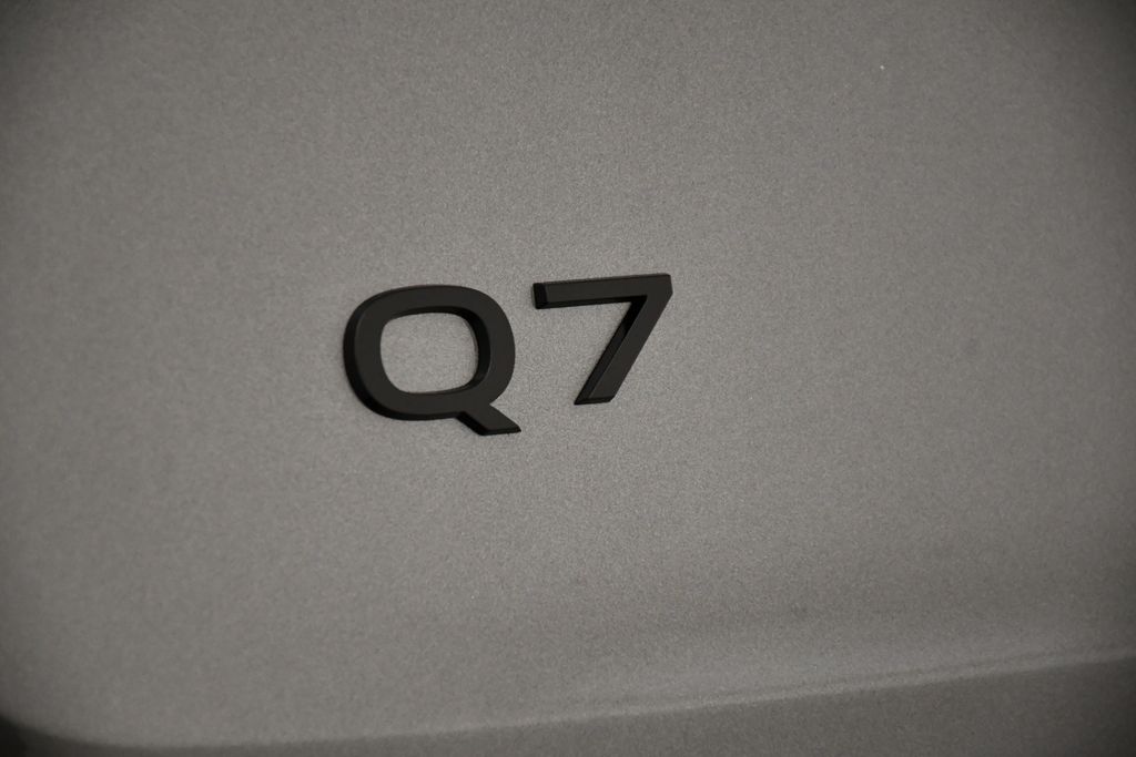 Thumbnail: 2026 Audi Q7 - 9