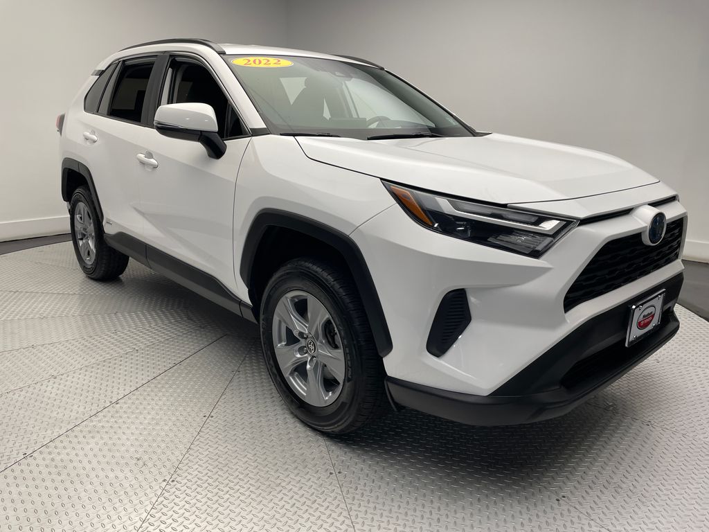 2022 Toyota RAV4 XLE 3