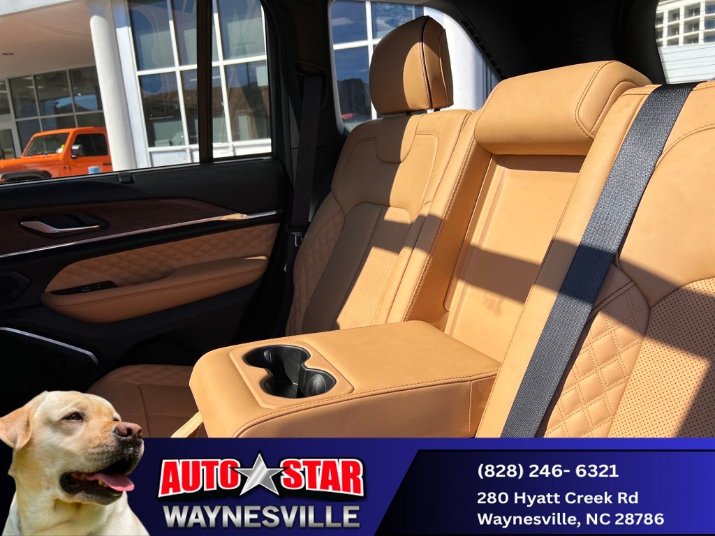 new 2025 Jeep Grand Cherokee car, priced at $57,990