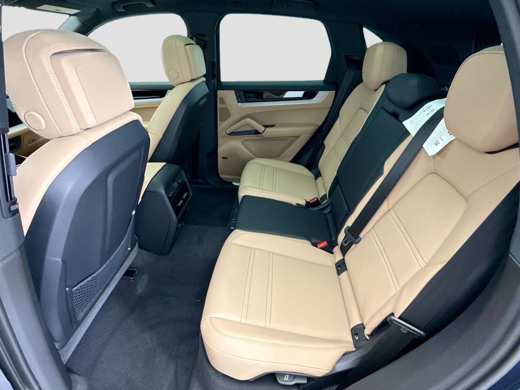 Thumbnail: 2026 Porsche Cayenne - 18