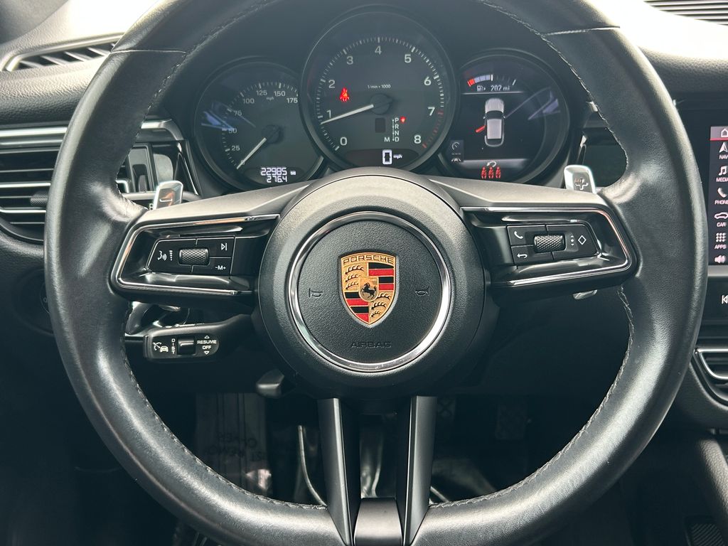 Thumbnail: 2023 Porsche Macan - 18