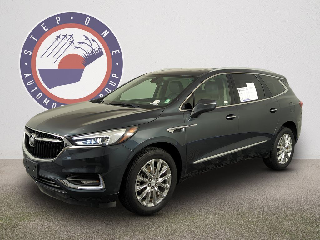  2018 Buick Enclave Essence AWD   