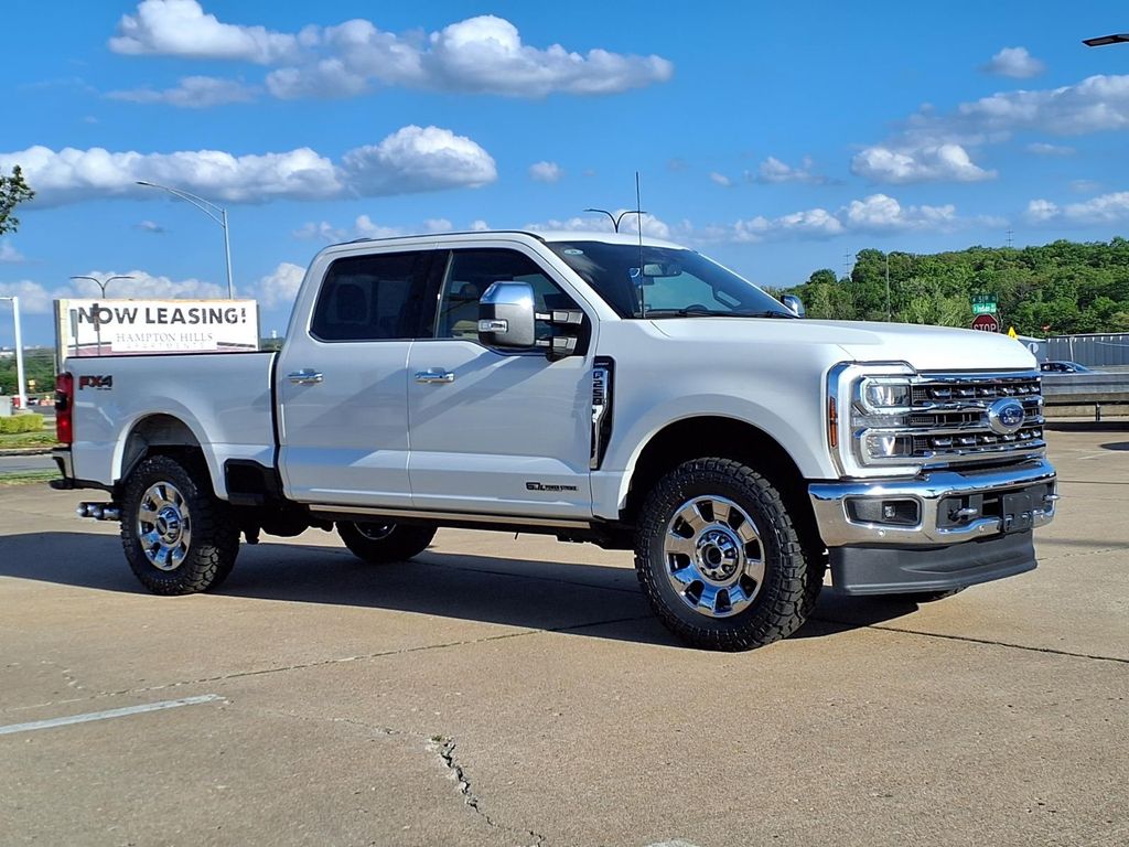 White Metallic 2024 Ford F-250 Super Duty Lariat Crew Cab 4WD Pickup Truck Four-Wheel Drive Automatic