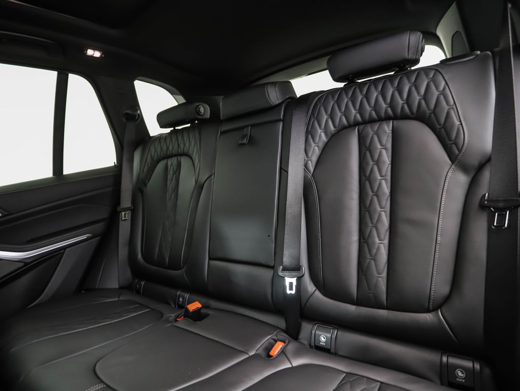 Thumbnail: 2026 BMW X5 - 23