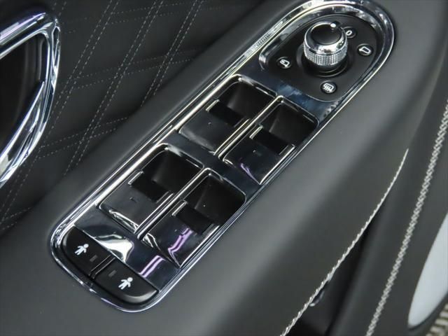 Thumbnail: 2025 Bentley Bentayga - 24