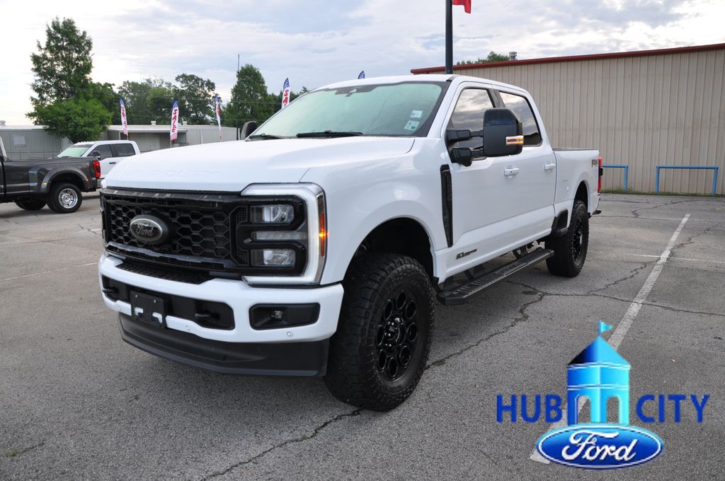 Oxford White 2025 Ford F-250 Super Duty Lariat Crew Cab 4WD Pickup Truck Four-Wheel Drive Automatic