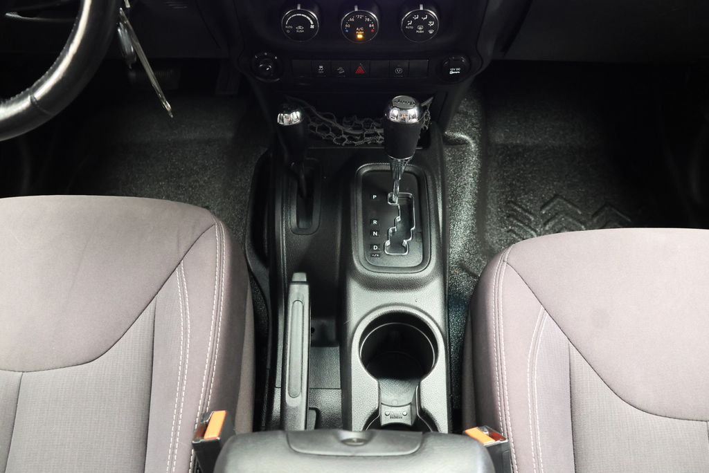 Thumbnail: 2013 Jeep Wrangler - 22
