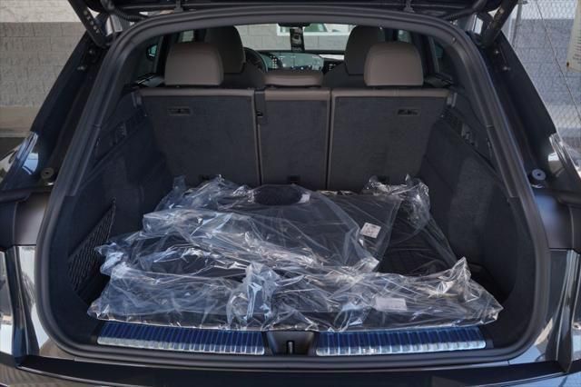 Thumbnail: 2025 Audi Q5 - 12