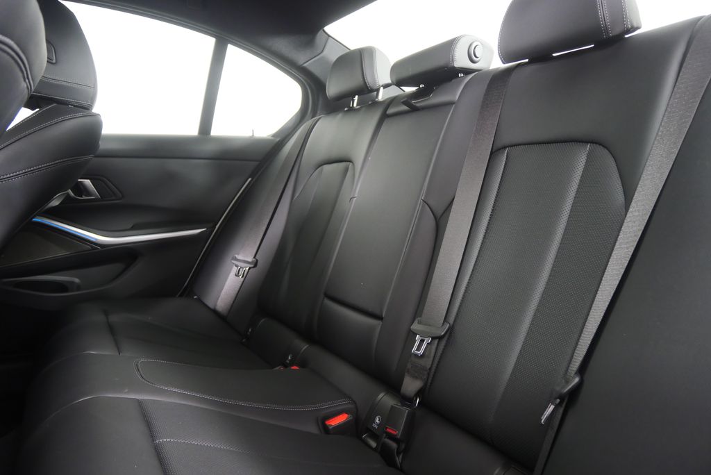 Thumbnail: 2025 BMW 3 Series - 15