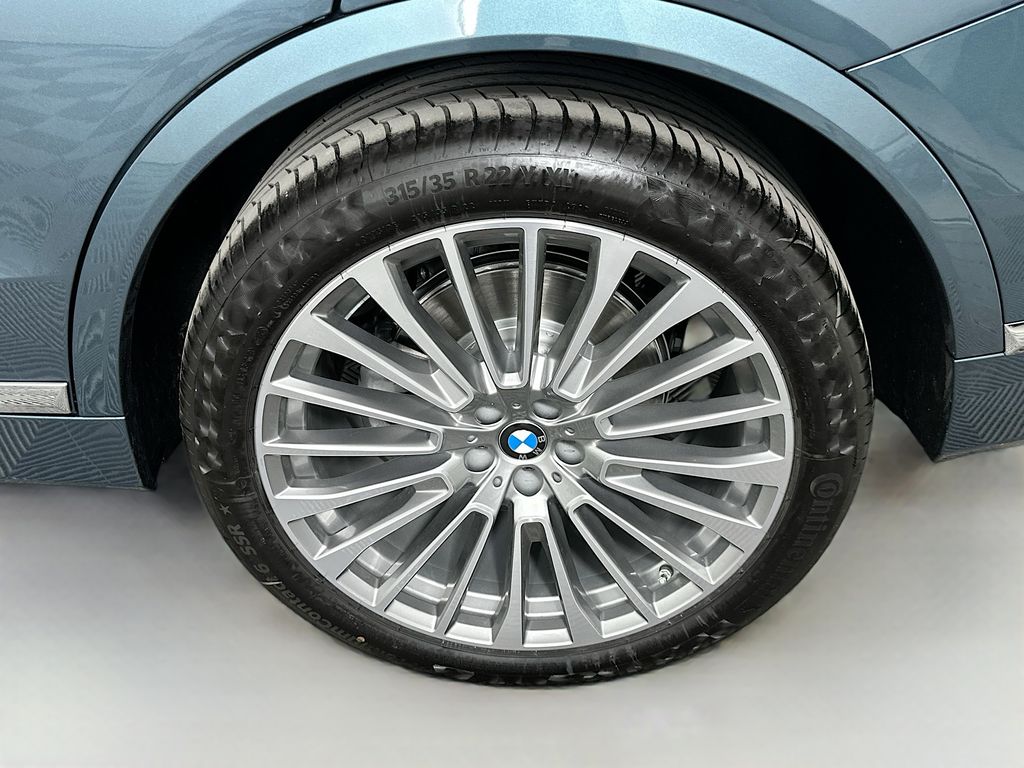 Thumbnail: 2026 BMW X7 - 23