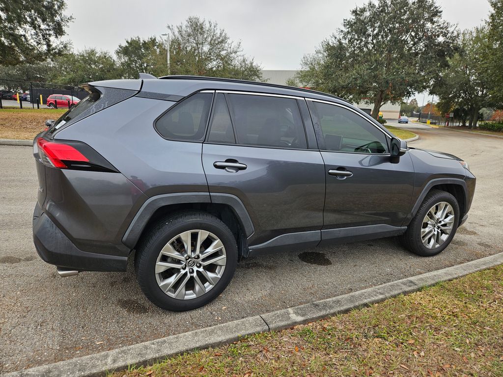 2019 Toyota RAV4 XLE Premium 5