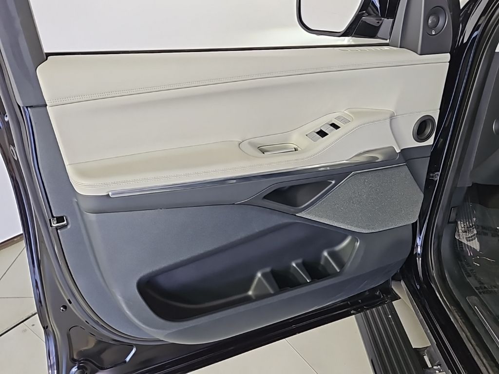 Thumbnail: 2025 Lincoln Navigator - 11