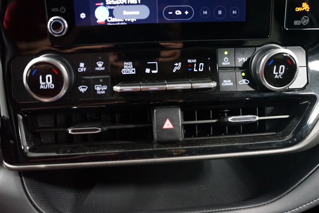 Thumbnail: 2024 Toyota Highlander - 19