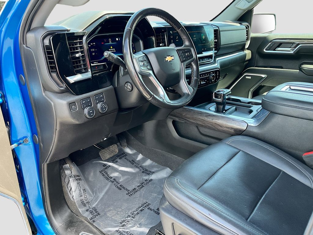 Used 2022 Blue Chevrolet LTZ image 9