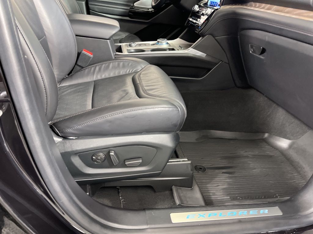 2022 Ford Explorer Platinum 9
