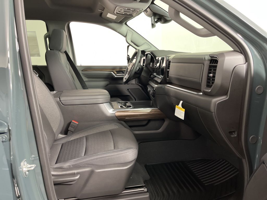 2025 Chevrolet Silverado 2500 LT 6