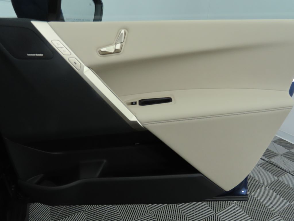 2025 BMW iX xDrive50 26