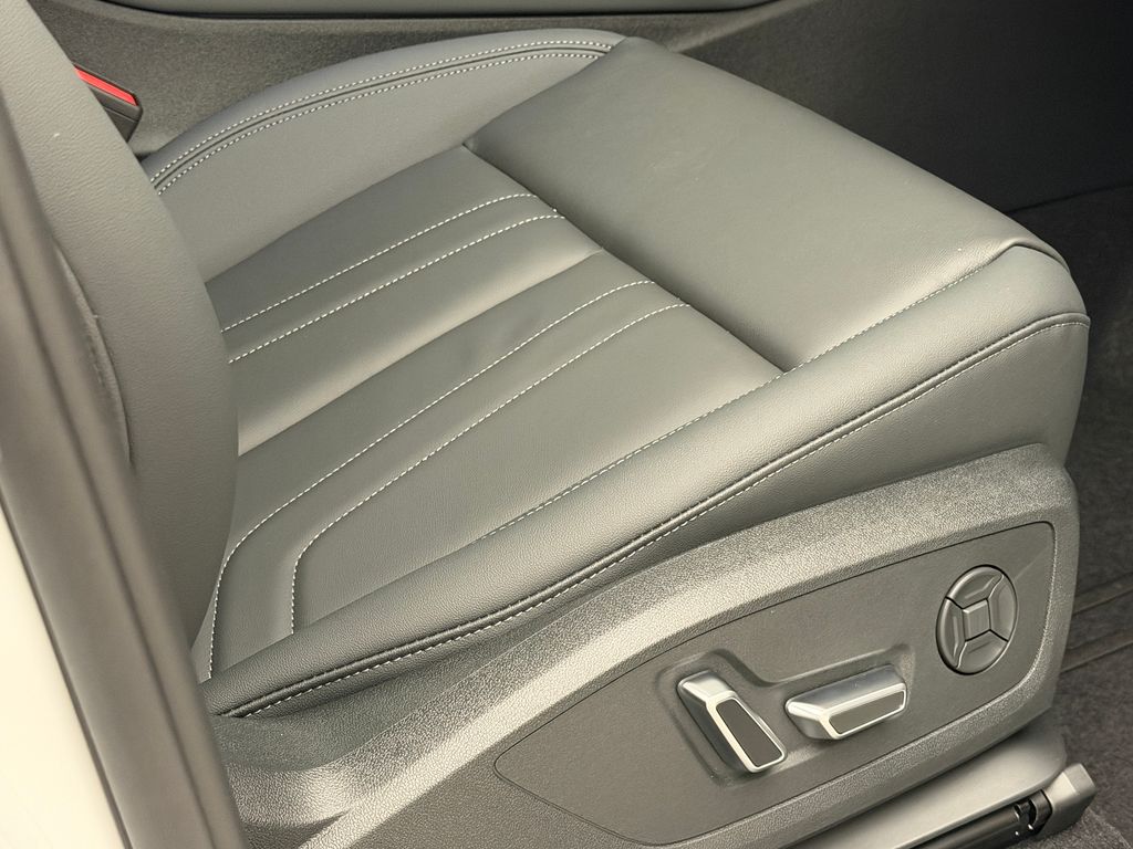 Thumbnail: 2026 Audi Q3 - 11