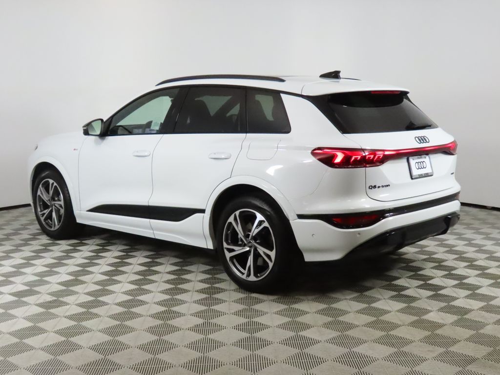 Thumbnail: 2027 Audi Q6 e-tron - 3