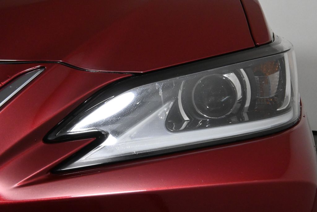 2019 Lexus ES Hybrid 300h Luxury 11